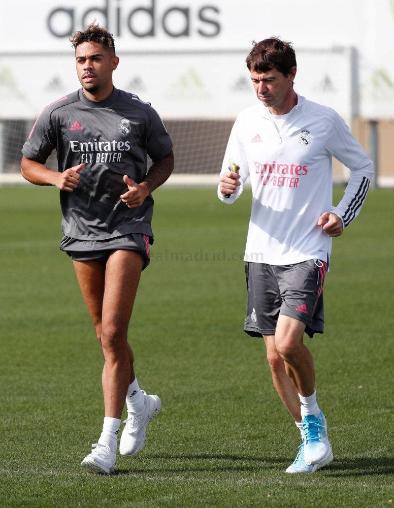 开云体育客户端-羽毛球锦标赛上演强强对话，姑苏霹雳队逆转江南天虎队，团队配合流畅；锋线火力回暖的简单介绍