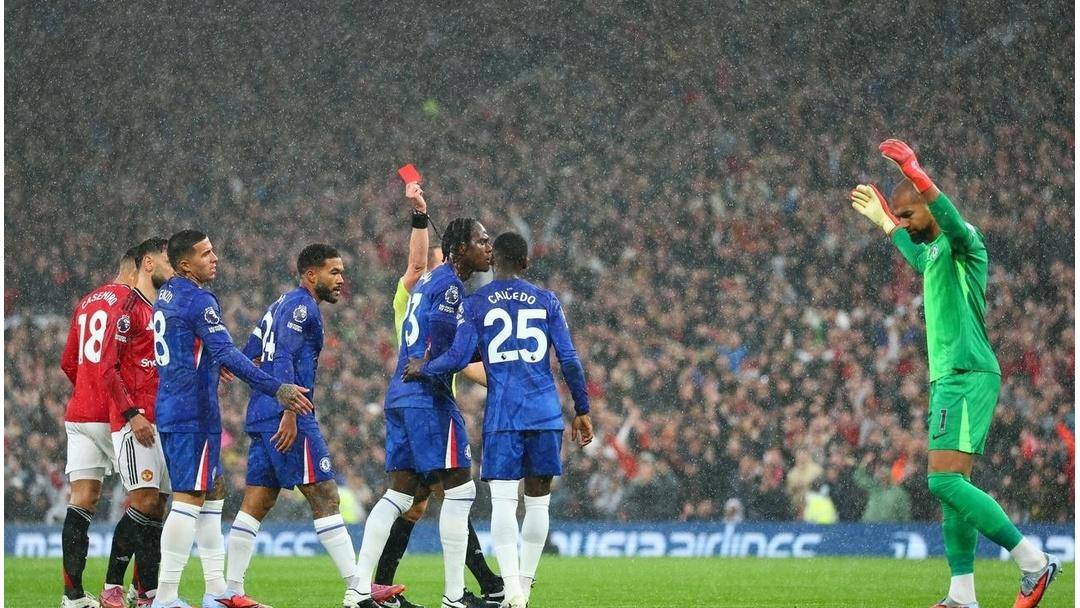 KAIYUN SPORT体育娱乐-切尔西训练开放日，清晨单刀错失引欢呼，NBA总决赛在即，赛程密集仍需轮换的简单介绍